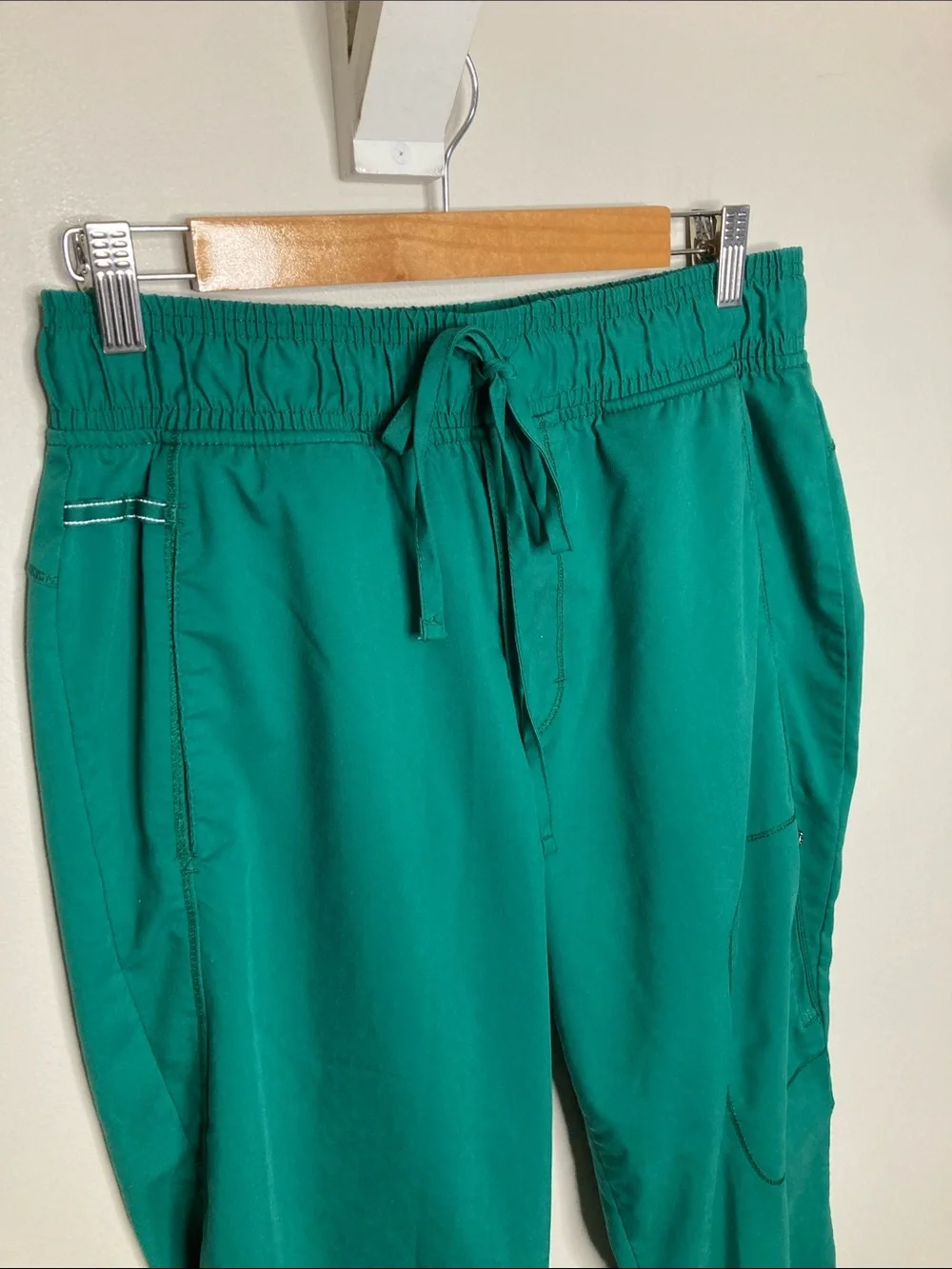 Women’s Revolution Hunter Green Elastic Waist Scrub Pants, Size Medium Short